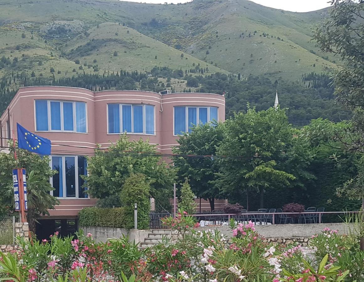 Hotel Restaurant Univers Shkodër Exteriér fotografie